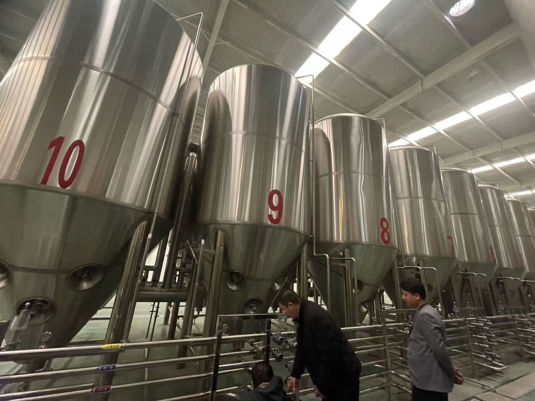酒泉精酿啤酒设备厂—平面布置、设备设计、制造、调试、培训等一条龙服务